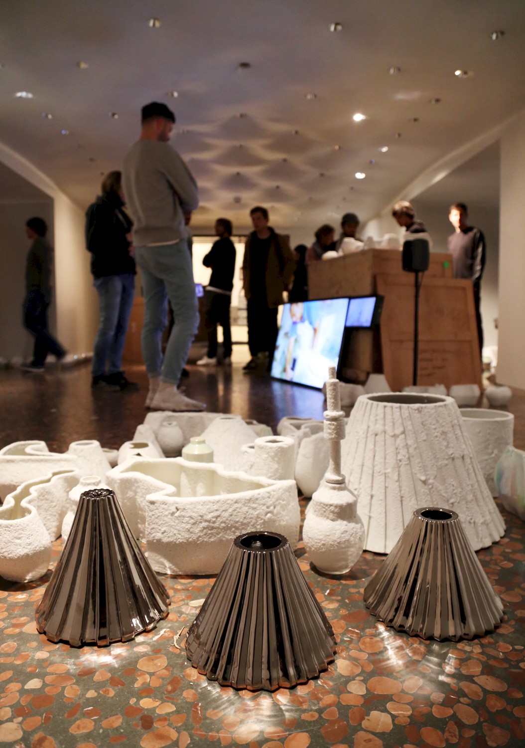 Ein Blick in die Ausstellung MUTUAL AID.